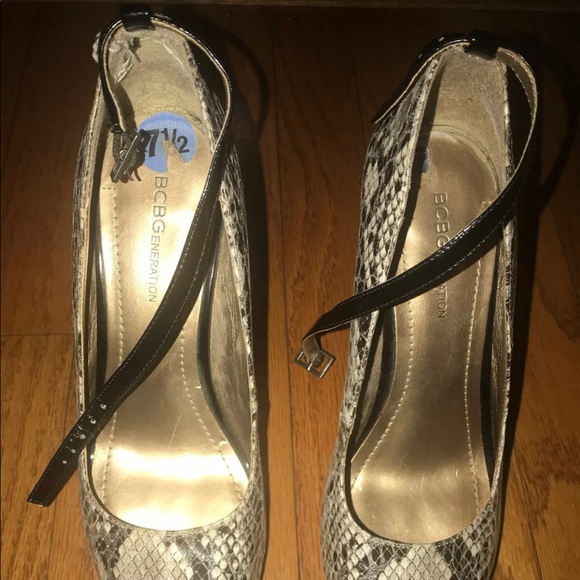 BCBGeneration Snakeskin Peep Hole High Heels Shoes - Picture 2 of 8
